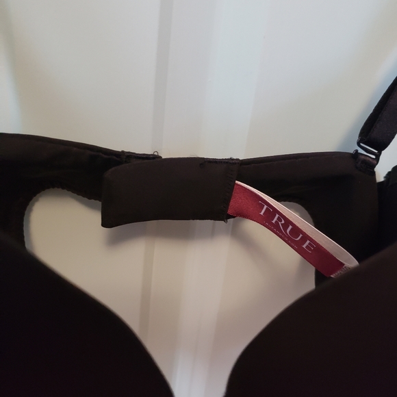 True &Co Body Convertible Underwire T-Shir - Picture 11 of 16